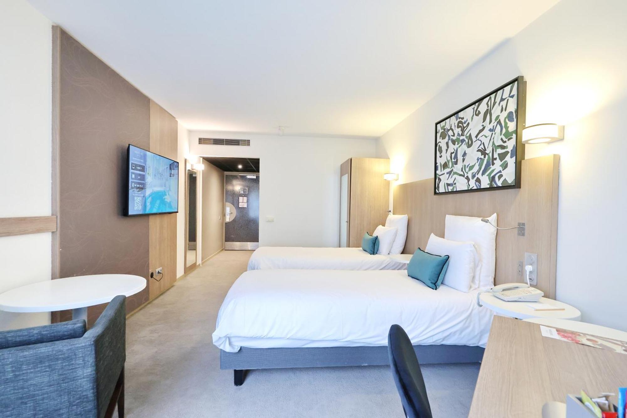 Mercure Centre Porte Des Alpes Hotel 4*