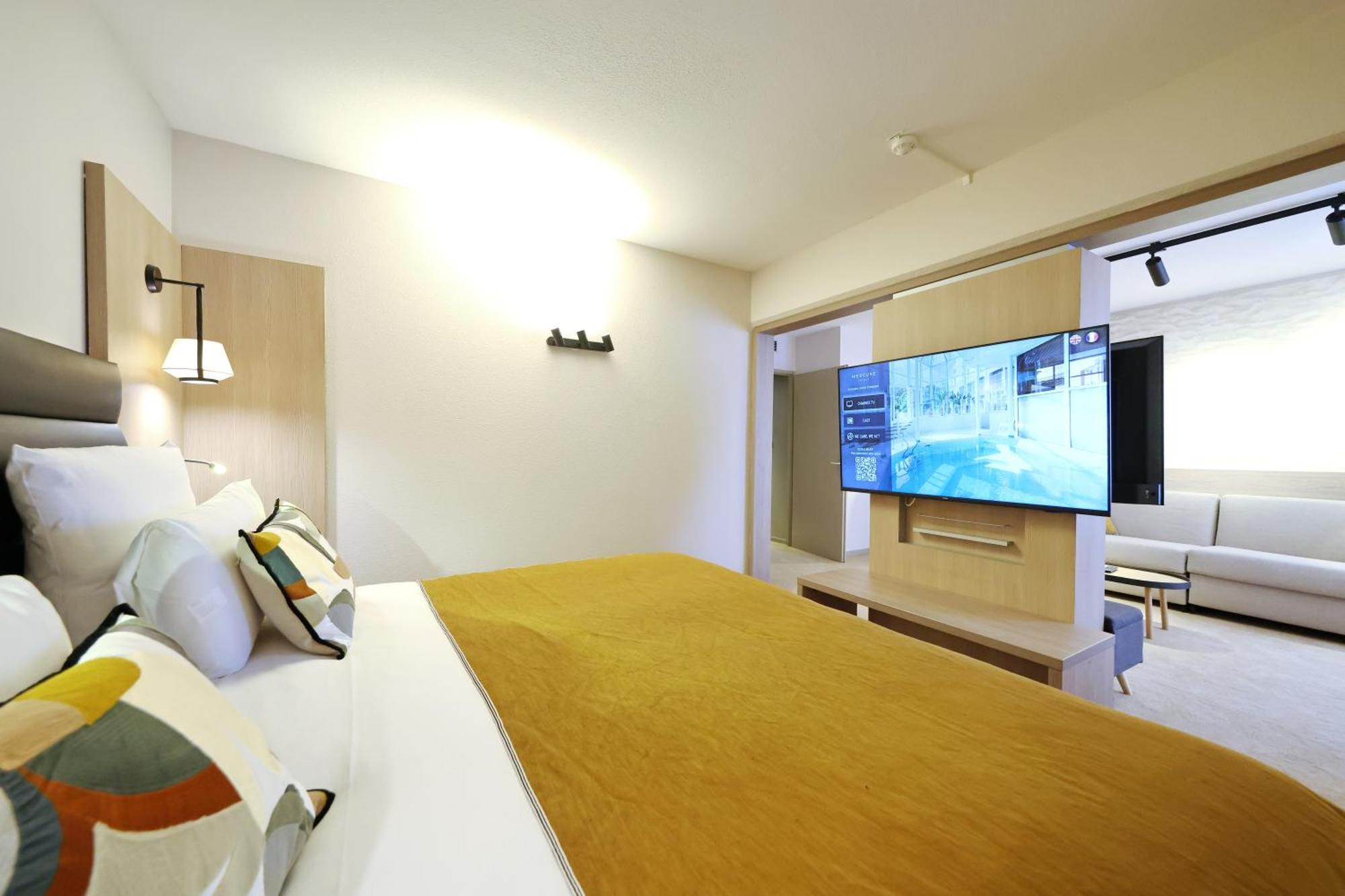 Mercure Centre Porte Des Alpes Hotel 4*