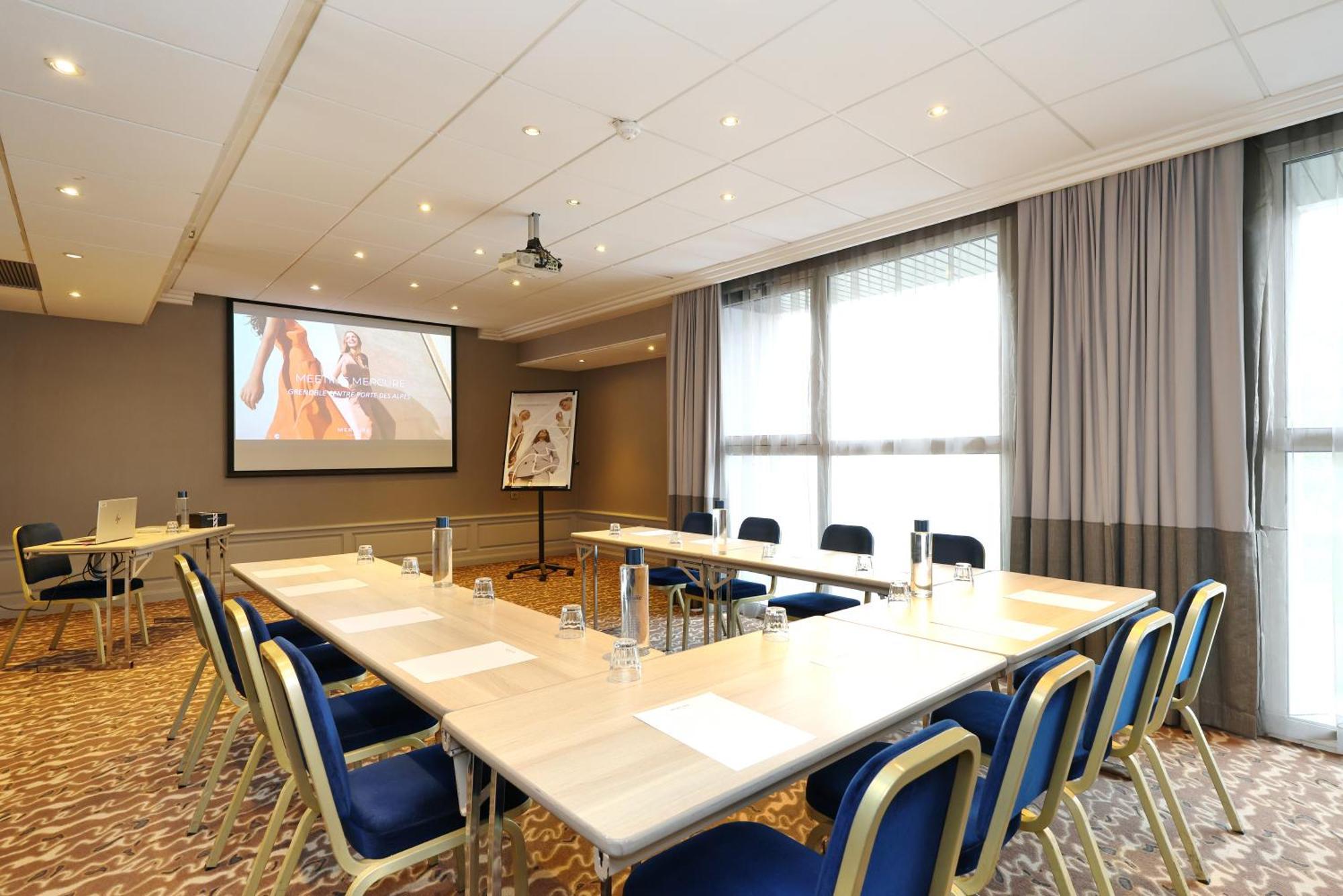 Hotel Mercure Centre Porte Des Alpes 4*