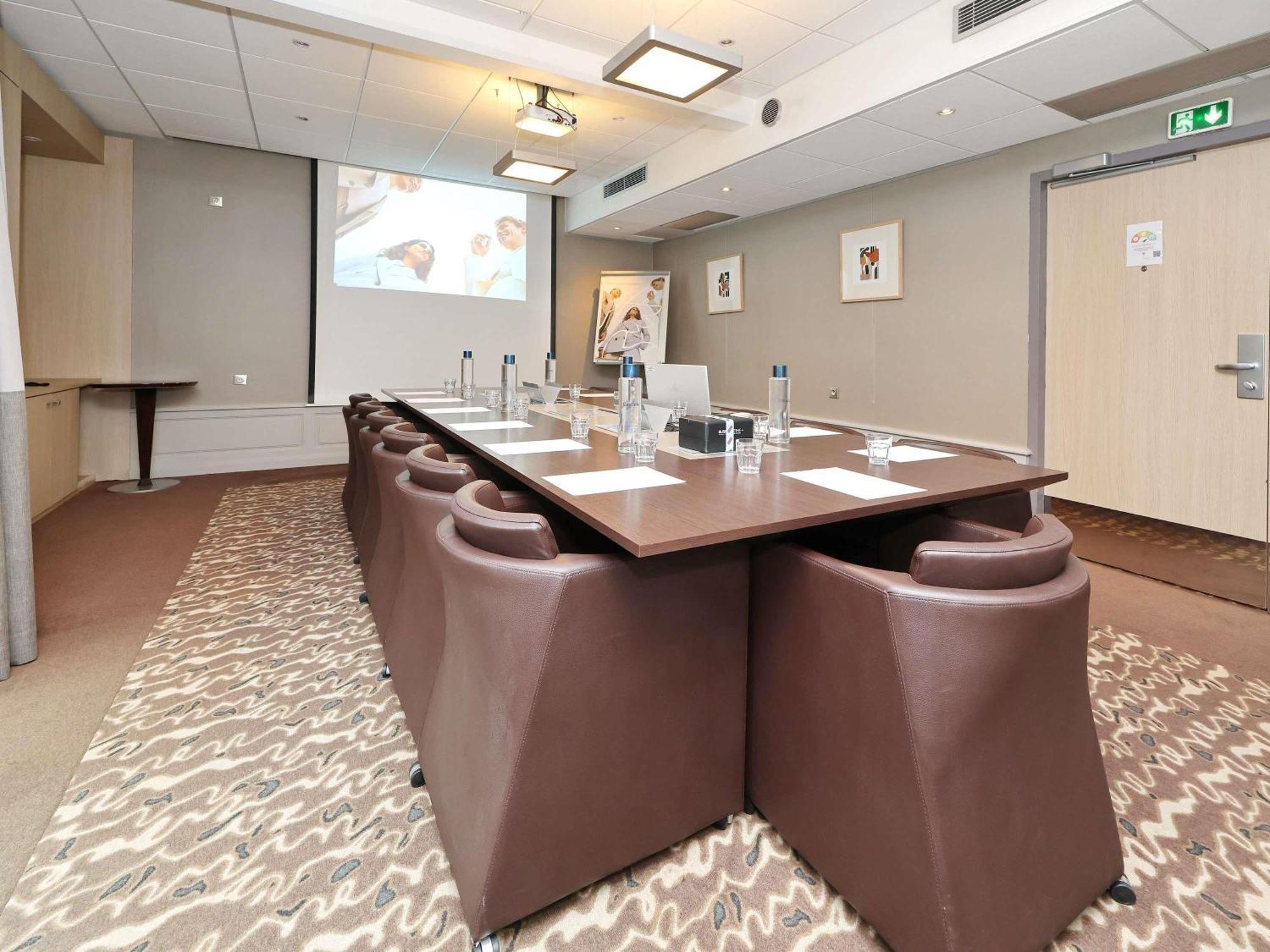 Mercure Centre Porte Des Alpes Hotel 4*