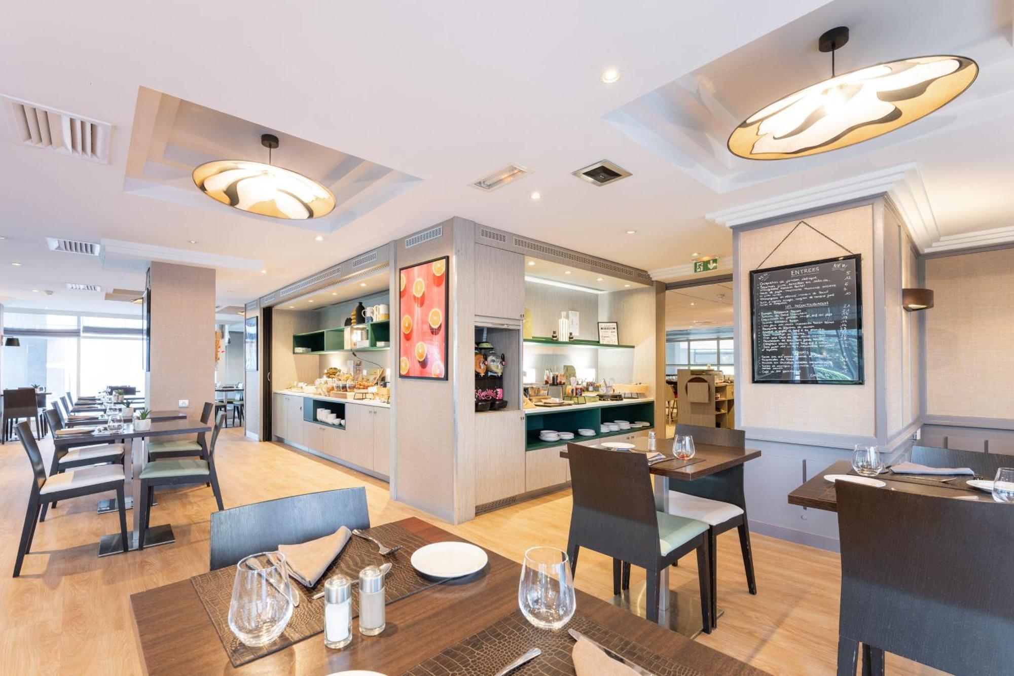 Mercure Centre Porte Des Alpes Hotel 4*
